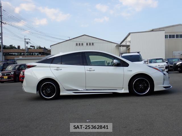 Toyota PRIUS 2017-02 8277696-3