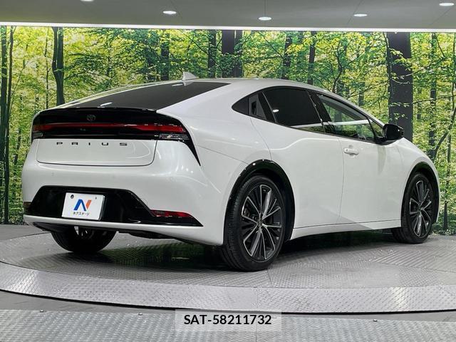 Toyota PRIUS 2023-11 8278048-16
