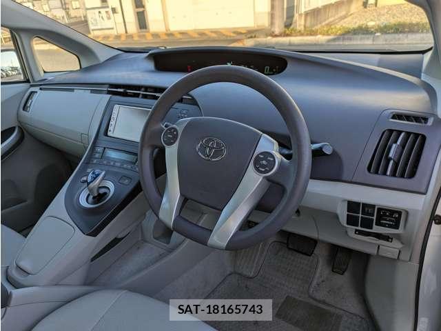 Toyota PRIUS 2010-05 8278134-11