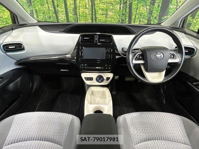 Toyota PRIUS 2016-01 8278161-1