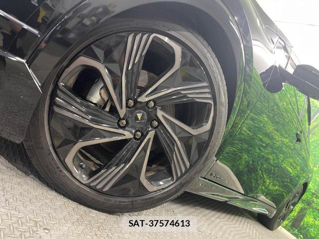 Toyota PRIUS 2023-12 8278806-11
