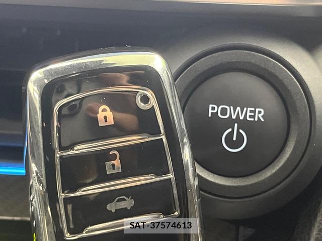 Toyota PRIUS 2023-12 8278806-6
