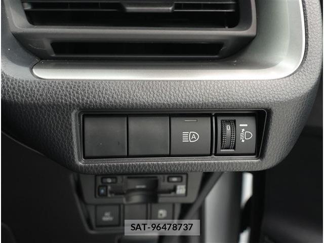Toyota PRIUS 2024-02 8279060-12