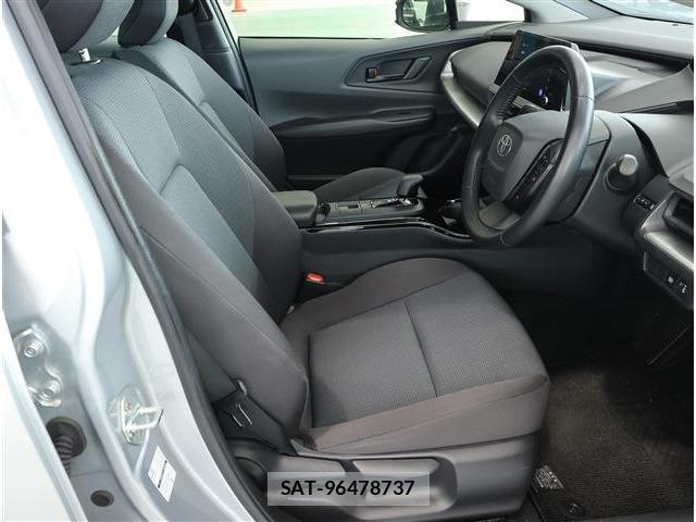 Toyota PRIUS 2024-02 8279060-16