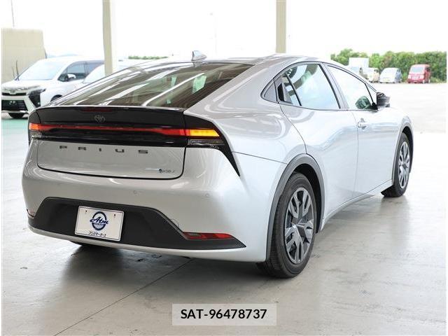 Toyota PRIUS 2024-02 8279060-7