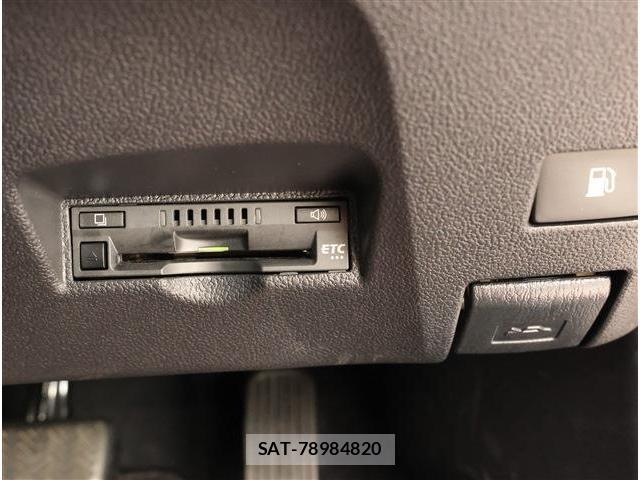 Toyota PRIUS 2018-03 8279065-4