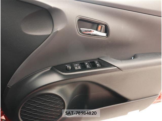 Toyota PRIUS 2018-03 8279065-5