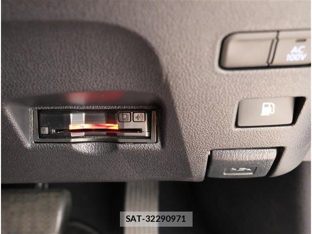 Toyota PRIUS 2022-05 8279069-4