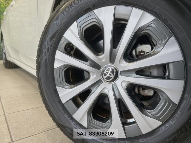 Toyota PRIUS 2019-04 8279118-12