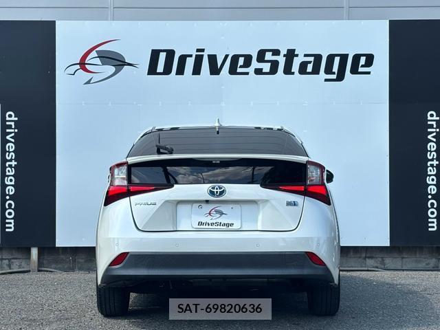 Toyota PRIUS 2019-06 8279181-13