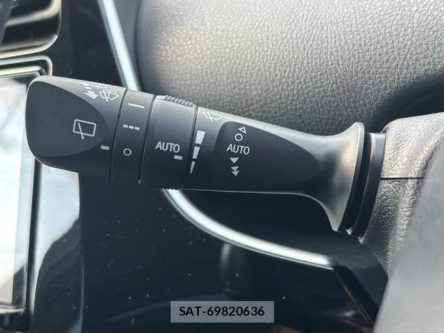 Toyota PRIUS 2019-06 8279181-17