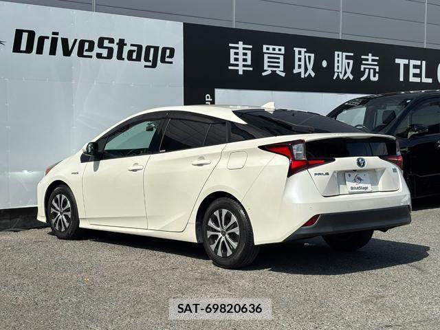 Toyota PRIUS 2019-06 8279181-3