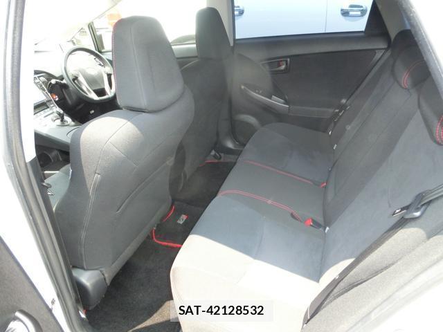 Toyota PRIUS 2014-11 8279255-10