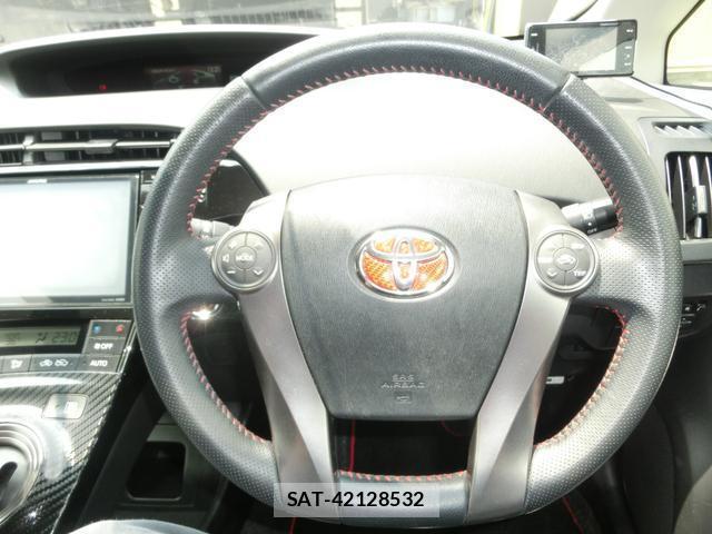Toyota PRIUS 2014-11 8279255-11