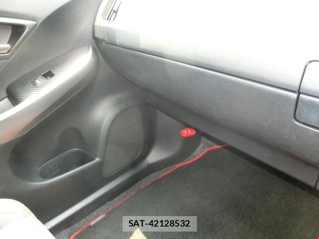 Toyota PRIUS 2014-11 8279255-15