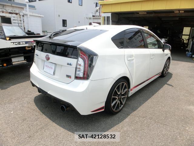 Toyota PRIUS 2014-11 8279255-3