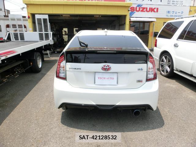 Toyota PRIUS 2014-11 8279255-4
