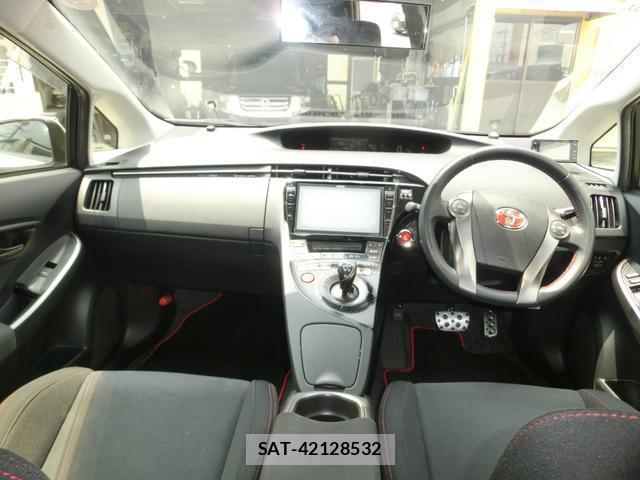 Toyota PRIUS 2014-11 8279255-6