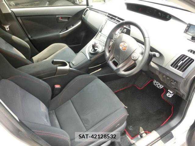 Toyota PRIUS 2014-11 8279255-7