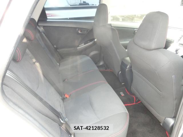 Toyota PRIUS 2014-11 8279255-8