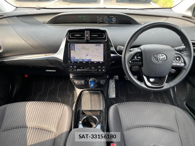 Toyota PRIUS 2019-06 8279266-1