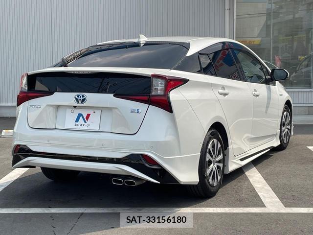 Toyota PRIUS 2019-06 8279266-16
