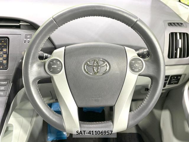 Toyota PRIUS 2011-10 8279379-12