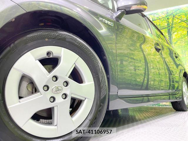 Toyota PRIUS 2011-10 8279379-13