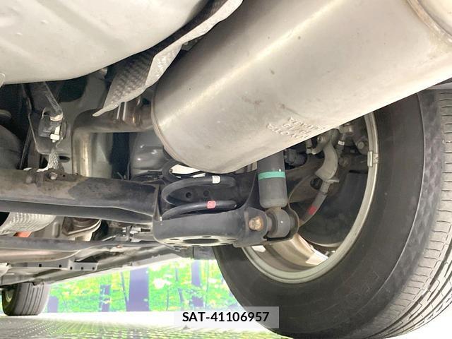 Toyota PRIUS 2011-10 8279379-19