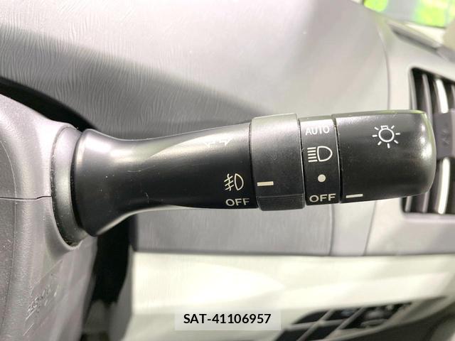 Toyota PRIUS 2011-10 8279379-5