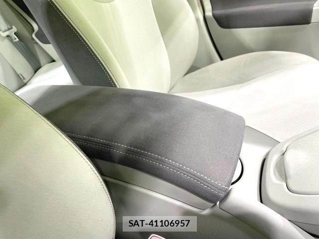 Toyota PRIUS 2011-10 8279379-7