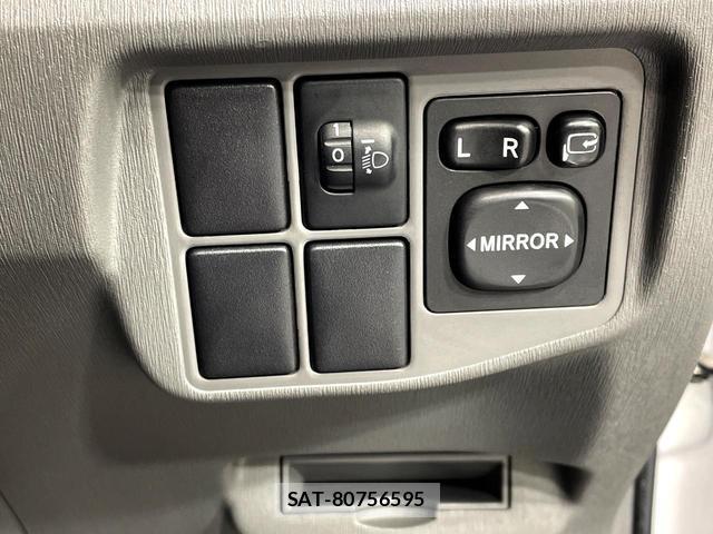 Toyota PRIUS 2010-02 8279405-6
