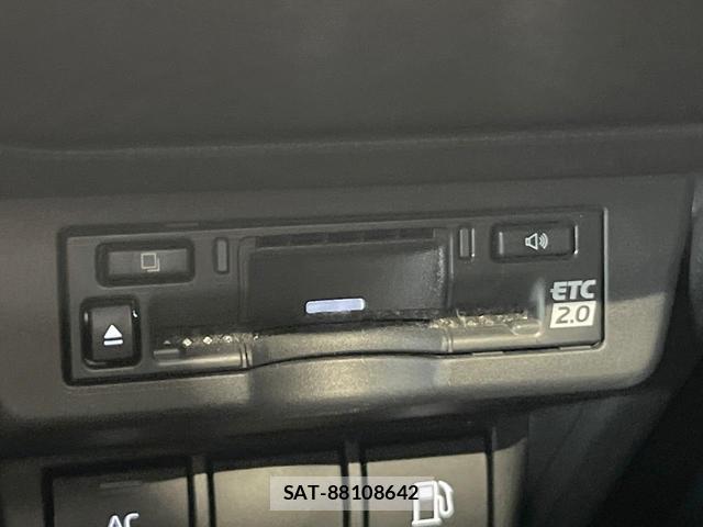 Toyota PRIUS 2023-03 8279457-5