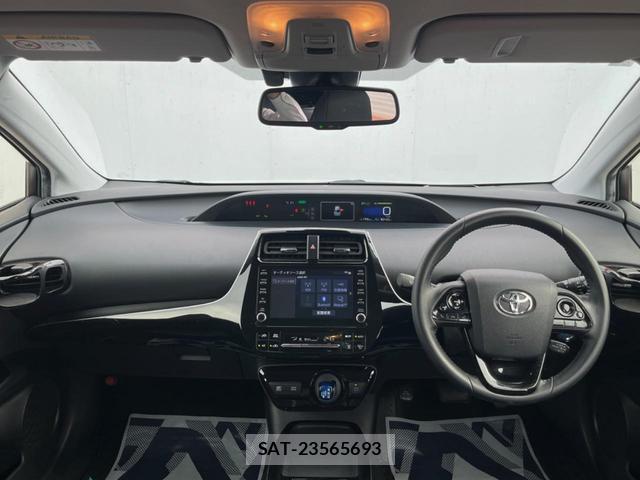 Toyota PRIUS 2021-06 8279495-1
