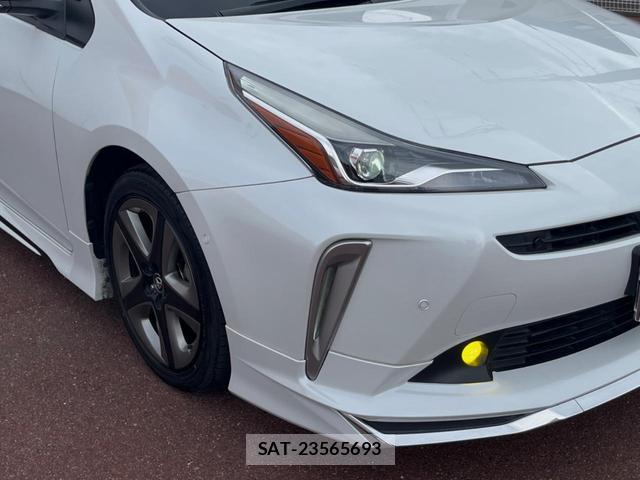 Toyota PRIUS 2021-06 8279495-11