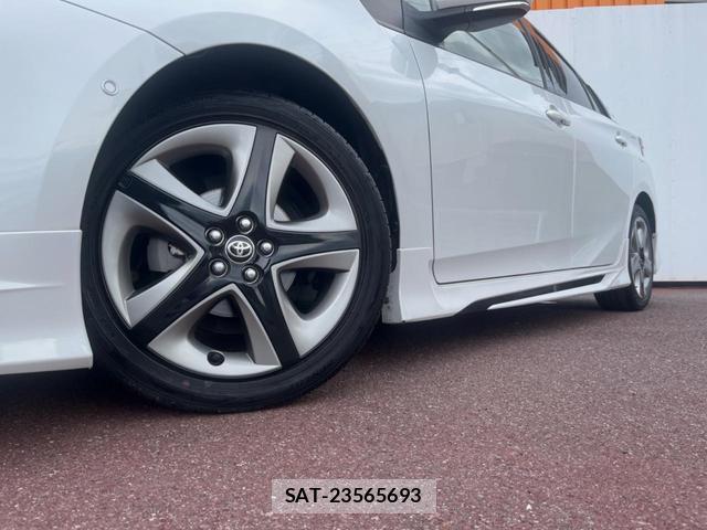 Toyota PRIUS 2021-06 8279495-12