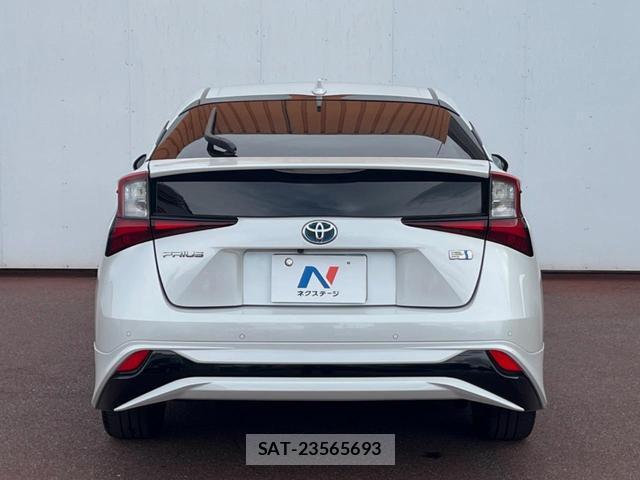 Toyota PRIUS 2021-06 8279495-14