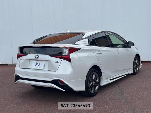 Toyota PRIUS 2021-06 8279495-16