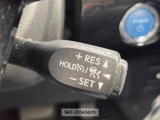 Toyota PRIUS 2021-06 8279495-3