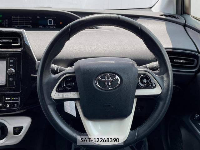Toyota PRIUS 2017-09 8279499-10