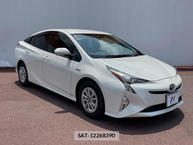 Toyota PRIUS 2017-09 8279499-15