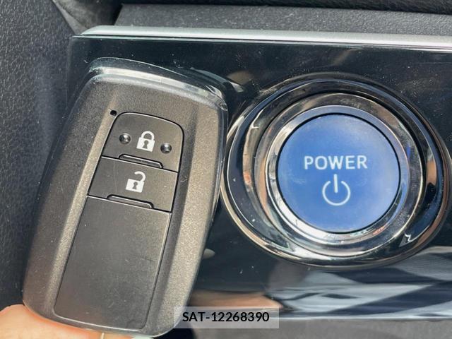 Toyota PRIUS 2017-09 8279499-3