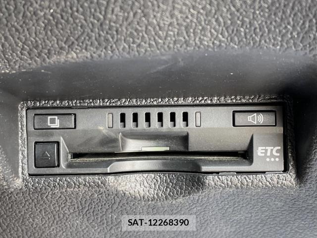 Toyota PRIUS 2017-09 8279499-4