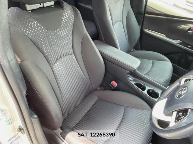 Toyota PRIUS 2017-09 8279499-7