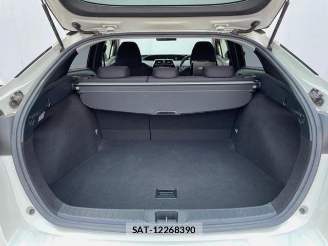 Toyota PRIUS 2017-09 8279499-9