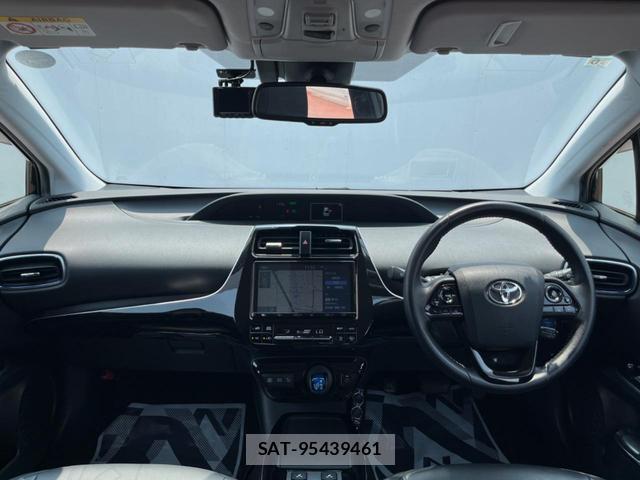 Toyota PRIUS 2019-04 8279500-1
