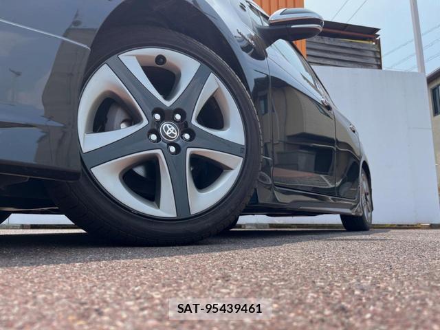 Toyota PRIUS 2019-04 8279500-12