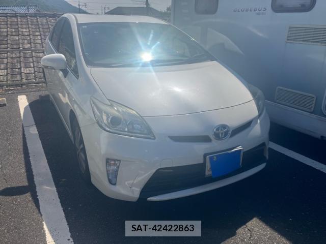 Toyota PRIUS 2015-06 8279502-1