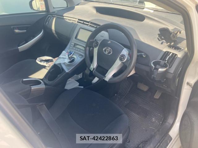 Toyota PRIUS 2015-06 8279502-10
