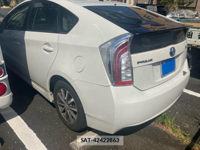 Toyota PRIUS 2015-06 8279502-12